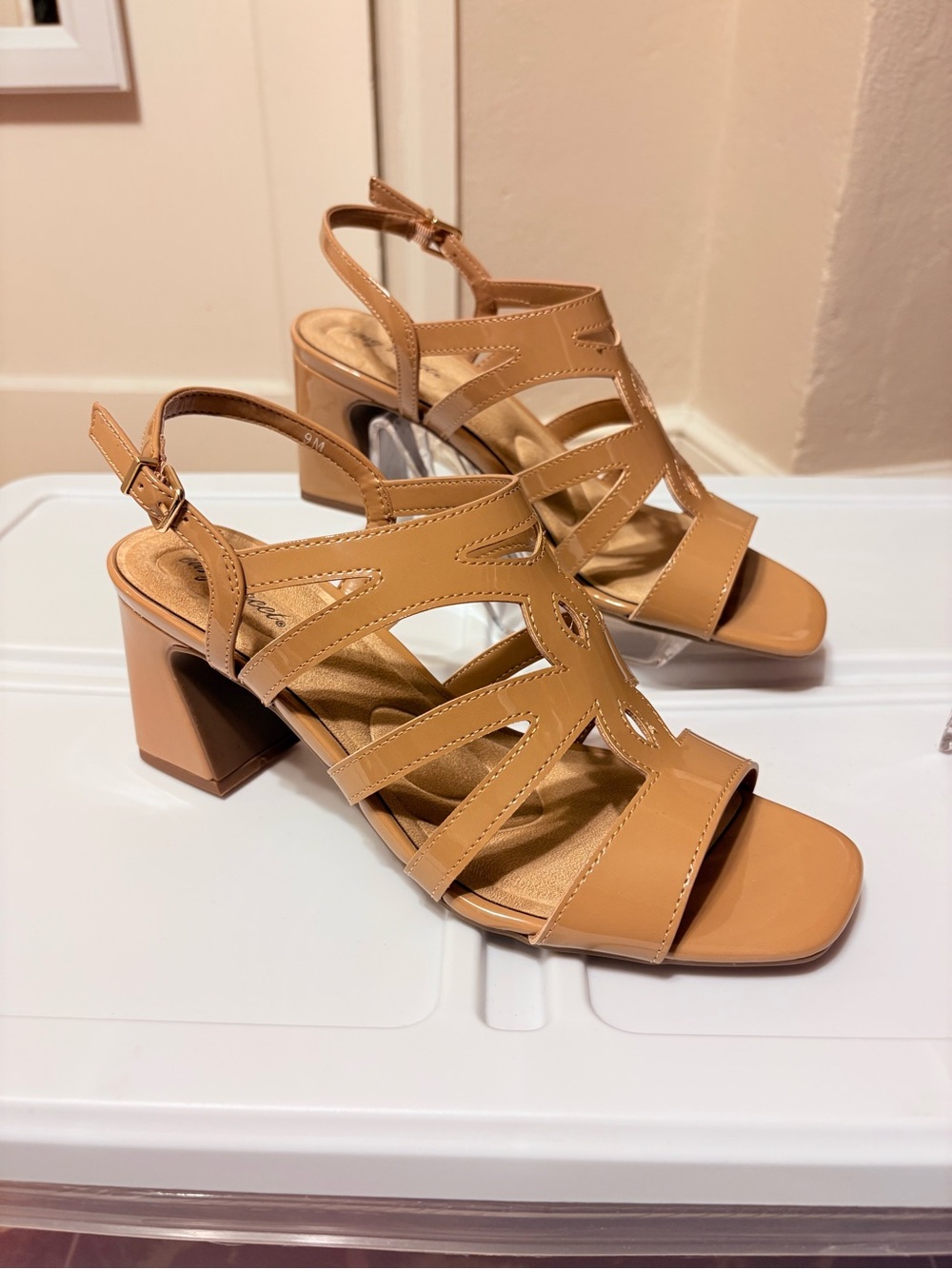 NWT Easy Street Women's Nude/Tan Strappy Block Heel Sandals, Style: Divine